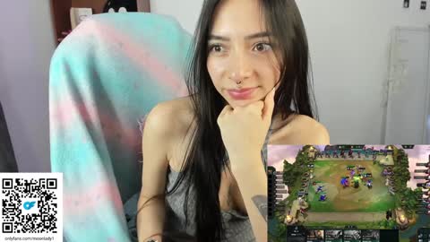 Snapshot of moonlady_ chatting on January 20, 2:22 am MOON online show from January 20, 2:22 am