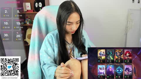 Snapshot of moonlady_ chatting on January 21, 12:25 am MOON online show from January 21, 12:25 am