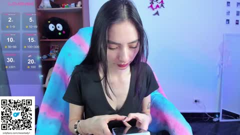 Snapshot of moonlady_ chatting on January 28, 1:50 am MOON online show from January 28, 1:50 am