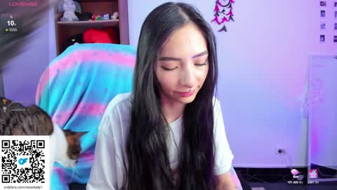 Snapshot of moonlady_ chatting on February 1, 2:37 am MOON online show from February 1, 2:37 am