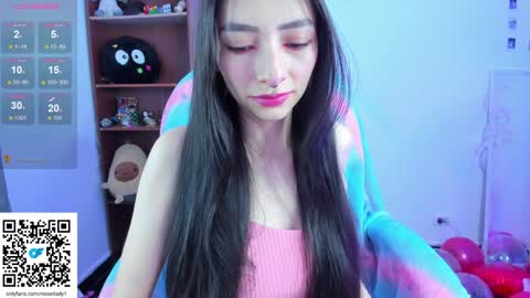 Snapshot of moonlady_ chatting on February 2, 11:21 pm MOON online show from February 2, 11:21 pm