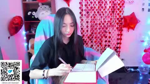 Snapshot of moonlady_ chatting on February 21, 3:23 am MOON online show from February 21, 3:23 am