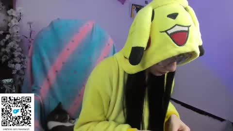 Snapshot of moonlady_ chatting on September 15, 12:10 am MOON online show from September 15, 12:10 am