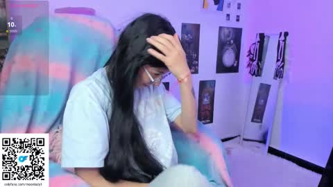 Snapshot of moonlady_ chatting on October 25, 6:10 am MOON online show from October 25, 6:10 am