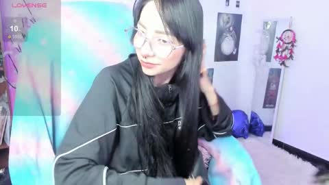 Snapshot of moonlady_ chatting on December 15, 2:49 am MOON online show from December 15, 2:49 am