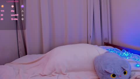 Snapshot of moonlight8_ chatting on December 17, 11:38 am LANA online show from December 17, 11:38 am