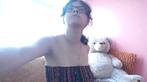 Snapshot of mora_haze chatting on December 14, 2:31 pm Mora Haze 3 online show from December 14, 2:31 pm