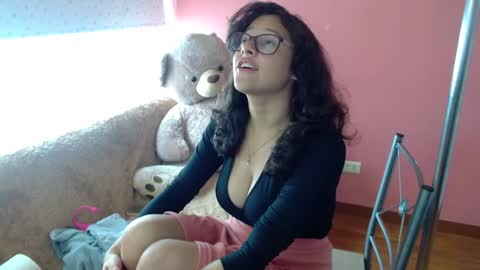 Snapshot of mora_haze chatting on December 16, 7:43 pm Mora Haze 3 online show from December 16, 7:43 pm