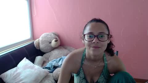 Snapshot of mora_haze chatting on February 3, 10:11 pm Mora Haze 3 online show from February 3, 10:11 pm