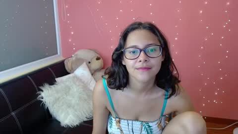 Snapshot of mora_haze chatting on February 8, 8:09 am Mora Haze 3 online show from February 8, 8:09 am