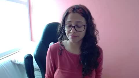 Snapshot of mora_haze chatting on October 18, 2:18 pm Mora Haze 3 online show from October 18, 2:18 pm