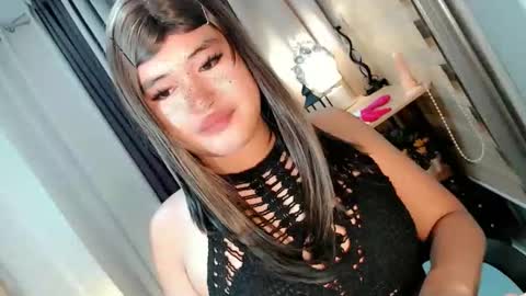 Snapshot of morenaaries12 chatting on October 20, 8:59 am MIA online show from October 20, 8:59 am