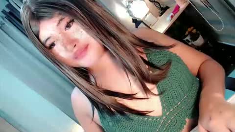 Snapshot of morenaaries12 chatting on October 28, 8:40 am MIA online show from October 28, 8:40 am