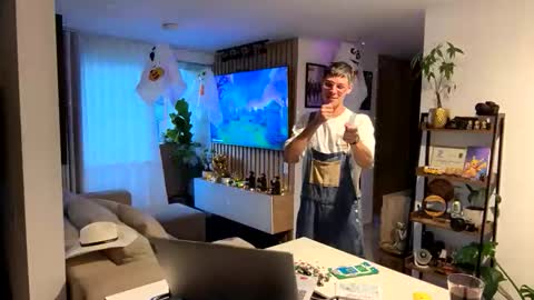 Snapshot of morgan_hiller chatting on October 31, 10:33 pm online show from October 31, 10:33 pm