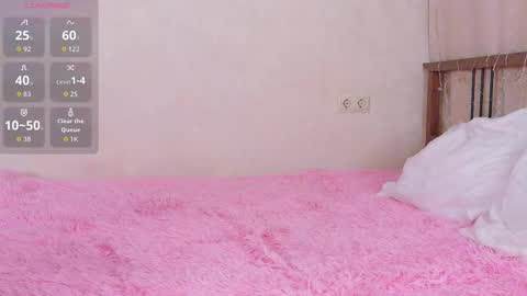 Snapshot of morninbunny_ chatting on November 12, 3:40 am Emilia online show from November 12, 3:40 am