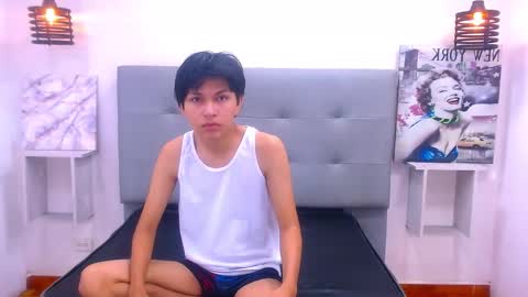 Snapshot of mortelle_ chatting on November 6, 12:28 pm MORTELLE online show from November 6, 12:28 pm