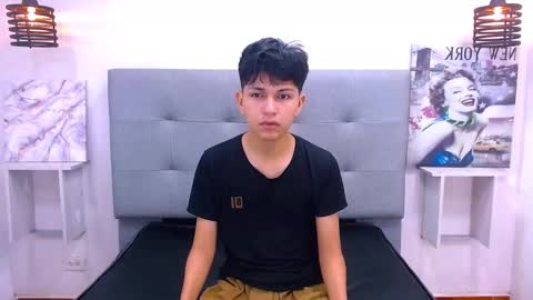 Snapshot of mortelle_ chatting on November 7, 12:05 pm MORTELLE online show from November 7, 12:05 pm