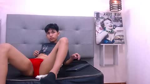 Snapshot of mortelle_ chatting on November 13, 12:15 pm MORTELLE online show from November 13, 12:15 pm