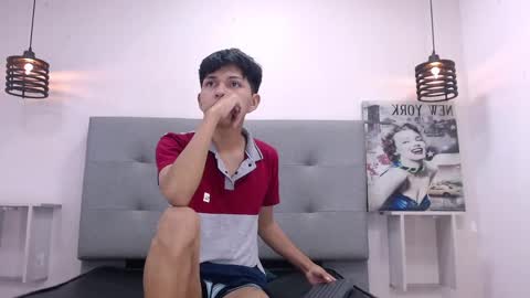 Snapshot of mortelle_ chatting on November 16, 12:27 am MORTELLE online show from November 16, 12:27 am