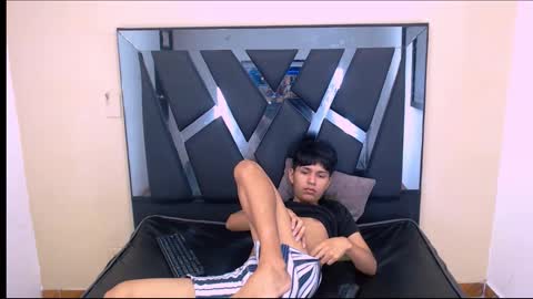 Snapshot of mortelle_ chatting on November 21, 7:56 pm MORTELLE online show from November 21, 7:56 pm