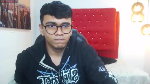 Mou Fly online show from November 16, 12:00 pm