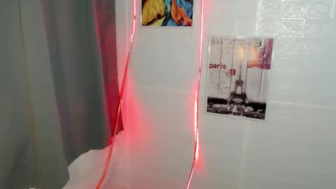 Snapshot of mouiline_rouge69 chatting on February 16, 2:20 am mouiline_rouge69 online show from February 16, 2:20 am