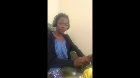 Snapshot of mouthymiss chatting on December 17, 10:21 am Mouthymiss online show from December 17, 10:21 am