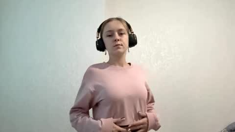 Snapshot of mozelleberendt chatting on December 16, 4:28 am Jenny online show from December 16, 4:28 am