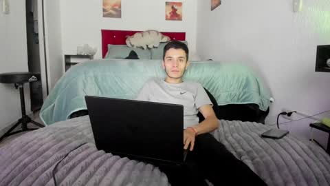 Snapshot of mr_andresr chatting on January 20, 3:59 am Andy online show from January 20, 3:59 am