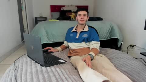 Snapshot of mr_andresr chatting on January 20, 5:48 pm Andy online show from January 20, 5:48 pm