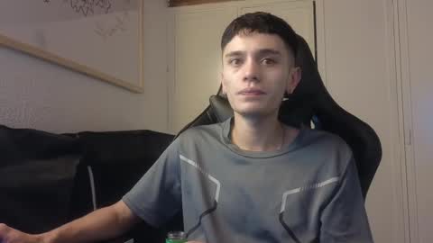 Snapshot of mr_andresr chatting on February 24, 8:58 pm Andy online show from February 24, 8:58 pm