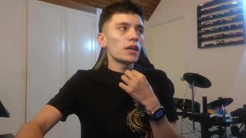 Snapshot of mr_andresr chatting on October 9, 3:48 am Andy online show from October 9, 3:48 am