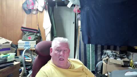 Snapshot of mr_canoe_licker_69 chatting on December 4, 8:29 pm mr_canoe_licker_69 online show from December 4, 8:29 pm