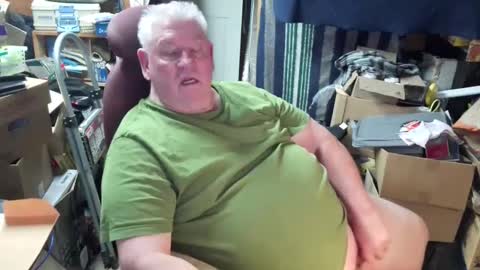 Snapshot of mr_canoe_licker_69 chatting on December 5, 9:50 pm mr_canoe_licker_69 online show from December 5, 9:50 pm