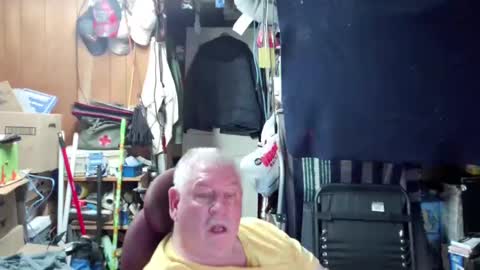 Snapshot of mr_canoe_licker_69 chatting on December 30, 8:25 pm mr_canoe_licker_69 online show from December 30, 8:25 pm