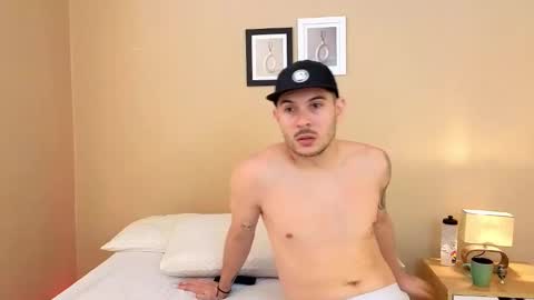 Snapshot of mr_danni_ chatting on December 7, 4:25 pm Danny  Aleja online show from December 7, 4:25 pm