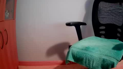 Snapshot of mr_funtease chatting on November 17, 10:04 pm Fit and Fun....10 Hung online show from November 17, 10:04 pm