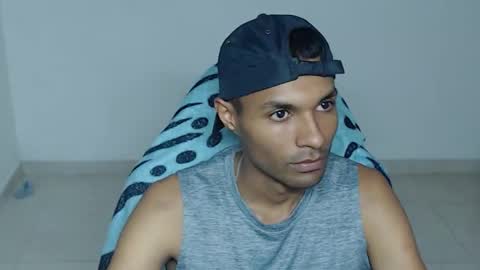 Max online show from November 25, 5:24 pm