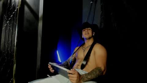 mr_maximo online show from November 11, 10:43 pm