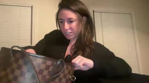 Mr  Mrs Glitter online show from February 13, 12:06 am