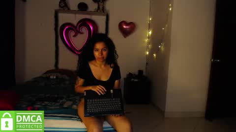 Snapshot of mr_mrscurie chatting on December 11, 1:15 am Mr  Mrs Curie online show from December 11, 1:15 am