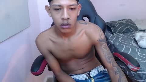 mr_stiven_ online show from January 2, 12:45 am