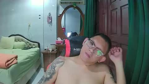 Snapshot of mr_thick89 chatting on November 5, 11:10 am mr_thick89 online show from November 5, 11:10 am