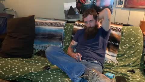 Snapshot of mr_valdor chatting on December 6, 11:36 pm Valdor online show from December 6, 11:36 pm