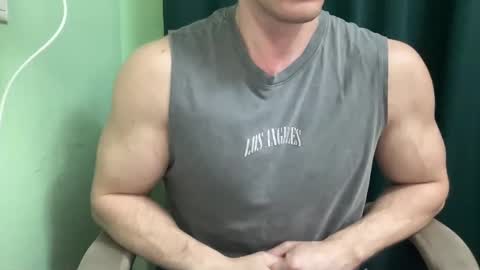 Snapshot of mrbiceps_23 chatting on December 15, 1:11 pm Mrbiceps23 online show from December 15, 1:11 pm