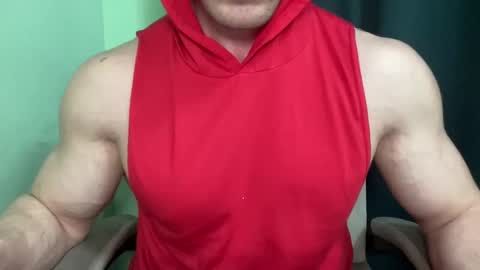 Snapshot of mrbiceps_23 chatting on December 17, 9:16 pm Mrbiceps23 online show from December 17, 9:16 pm