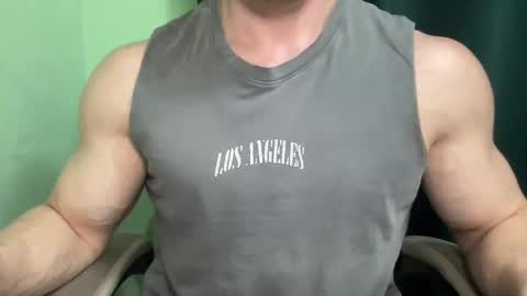 Snapshot of mrbiceps_23 chatting on December 21, 2:37 pm Mrbiceps23 online show from December 21, 2:37 pm