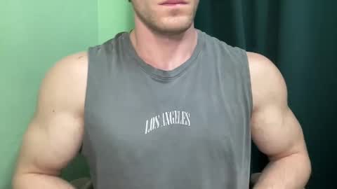 Snapshot of mrbiceps_23 chatting on December 24, 5:23 pm Mrbiceps23 online show from December 24, 5:23 pm