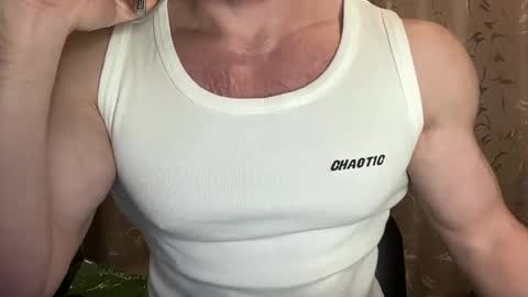 Snapshot of mrbiceps_23 chatting on January 20, 12:28 pm Mrbiceps23 online show from January 20, 12:28 pm