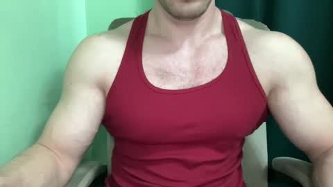 Snapshot of mrbiceps_23 chatting on January 31, 8:01 am Mrbiceps23 online show from January 31, 8:01 am